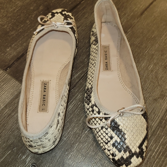 Zara Basic Snake Skin Pumps - Picture 3 of 5